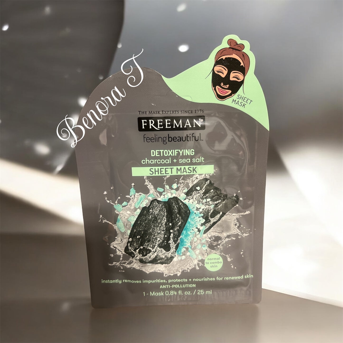 Detoxifying Cahrcoal & Sea Salt Sheet Mask.